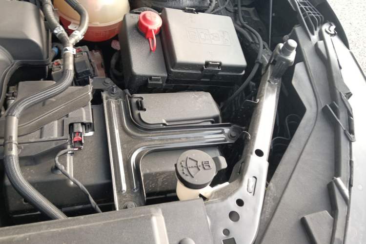 Used Buick Envision 2025 Encore Plus 28T Two-Wheel-Drive Platinum Edition Engine Bay Left