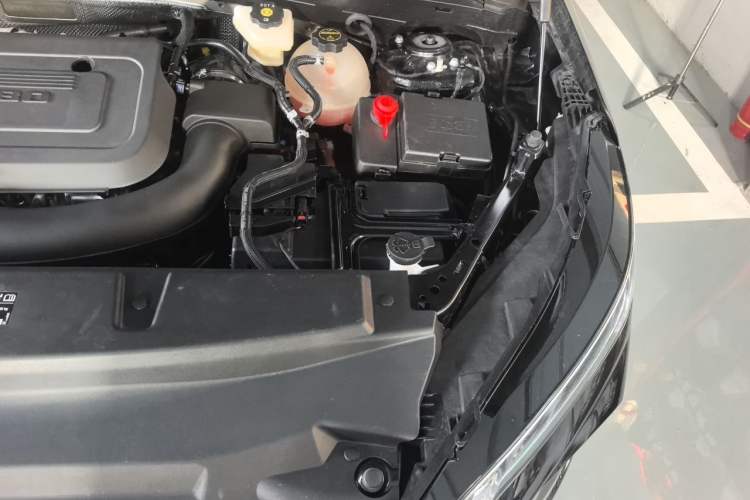 Used Buick Envision 2025 Encore Plus Four-Wheel Drive Avenir Engine Bay Left