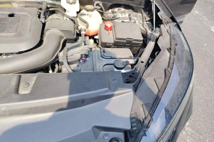 Used Buick Envision 2025 Encore Plus Four-Wheel Drive Avenir Engine Bay Left