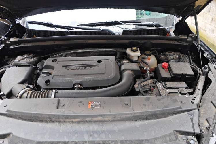 Used Buick Envision 2025 Encore Plus 28T Two-Wheel-Drive Platinum Edition Engine Bay