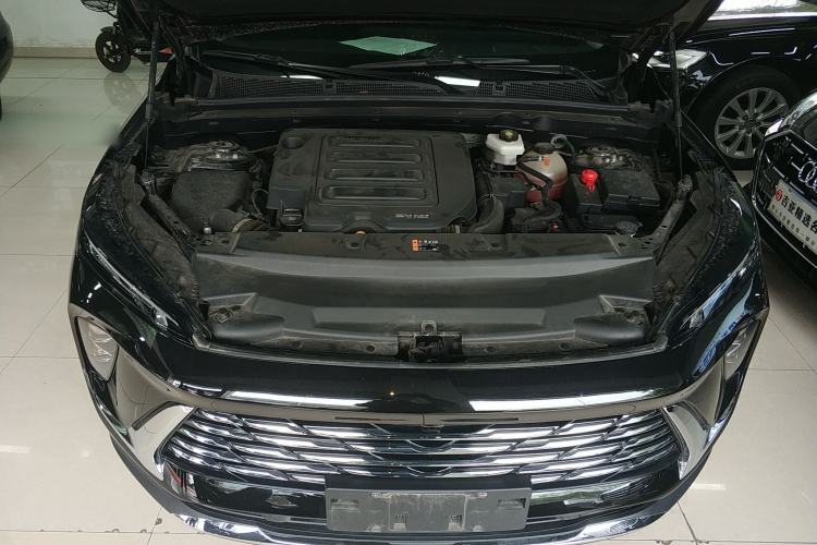 Used Buick Envision 2025 25T Entry-Grade Platinum Edition Engine Bay