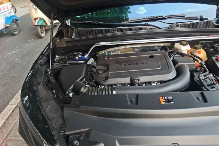 Used Buick Envision 2025 Encore Plus 28T Two-Wheel-Drive Platinum Edition Engine Bay Right