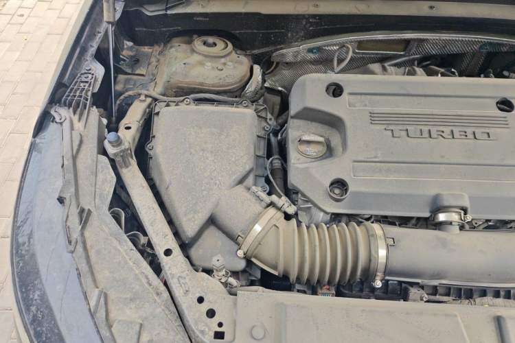 Used Buick Envision 2025 Encore Plus Four-Wheel Drive Avenir Engine Bay Right