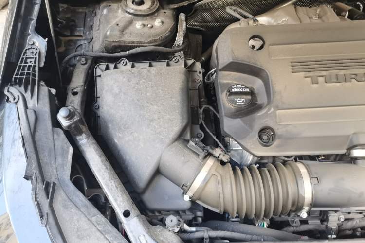 Used Buick Envision 2025 Encore Plus 28T Two-Wheel-Drive Platinum Edition Engine Bay Right