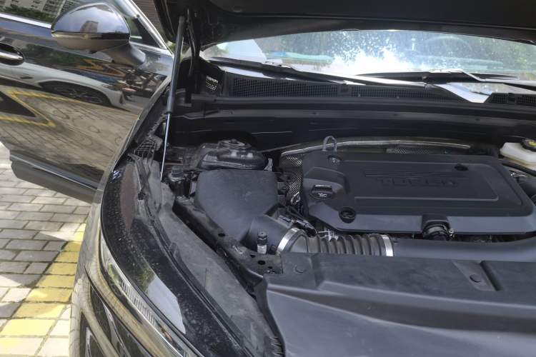 Used Buick Envision 2025 Encore Plus 28T Two-Wheel-Drive Platinum Edition Engine Bay Right