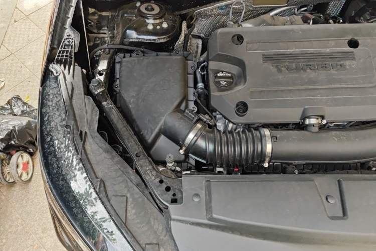 Used Buick Envision 2025 Encore Plus 28T Two-Wheel-Drive Platinum Edition Engine Bay Right