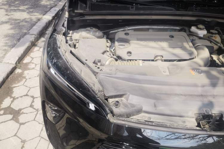 Used Buick Envision 2025 Encore Plus 28T Two-Wheel-Drive Platinum Edition Engine Bay Right