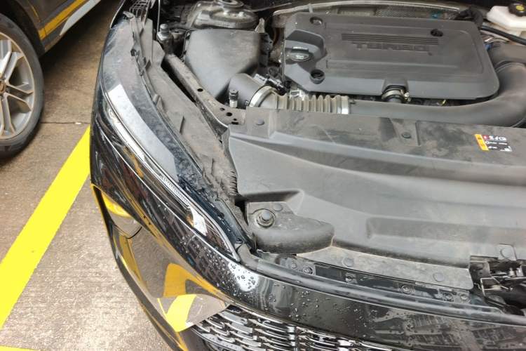 Used Buick Envision 2025 Encore Plus Four-Wheel Drive Avenir Engine Bay Right