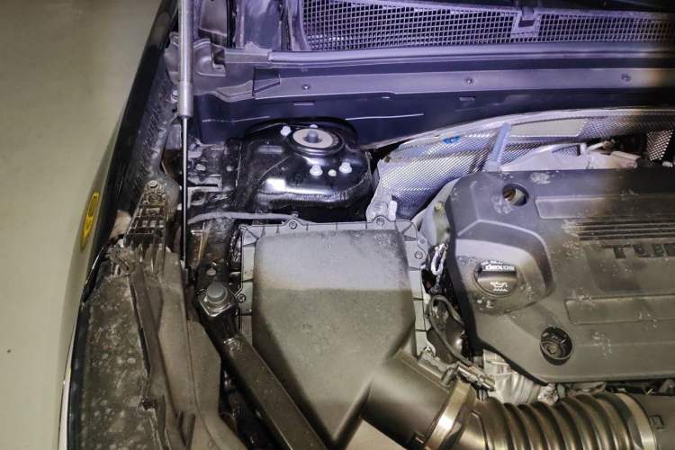 Used Buick Envision 2025 Encore Plus 28T Two-Wheel-Drive Platinum Edition Engine Bay Right
