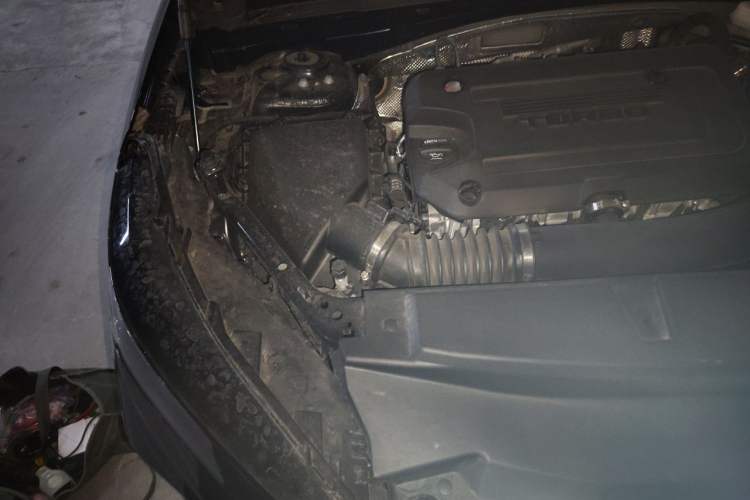 Used Buick Envision 2025 Encore Plus 28T Two-Wheel-Drive Platinum Edition Engine Bay Right