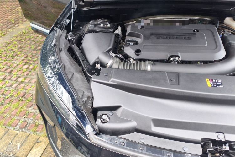 Used Buick Envision 2025 Encore Plus Four-Wheel Drive Avenir Engine Bay Right
