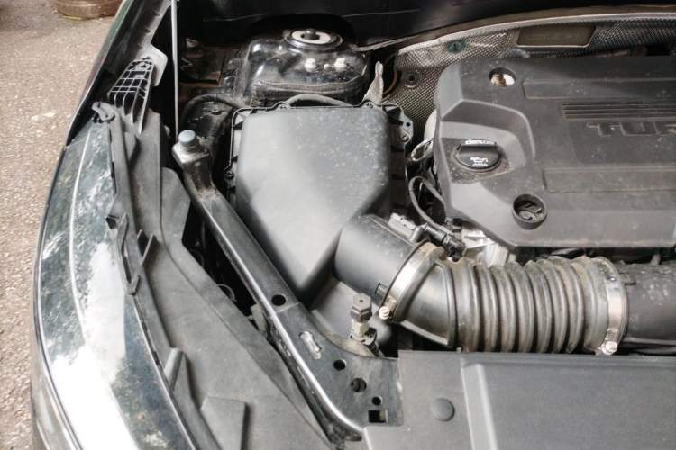 Used Buick Envision 2025 Encore Plus 28T Two-Wheel-Drive Platinum Edition Engine Bay Right