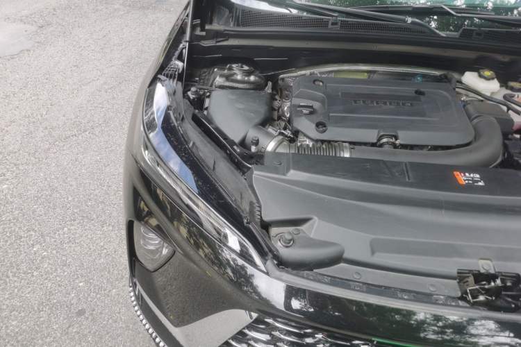 Used Buick Envision 2025 Encore Plus Four-Wheel Drive Avenir Engine Bay Right