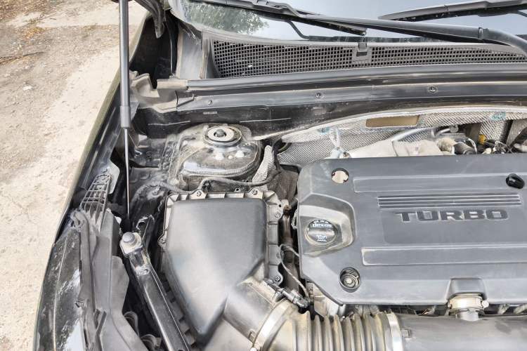 Used Buick Envision 2025 Encore Plus 28T Two-Wheel-Drive Platinum Edition Engine Bay Right