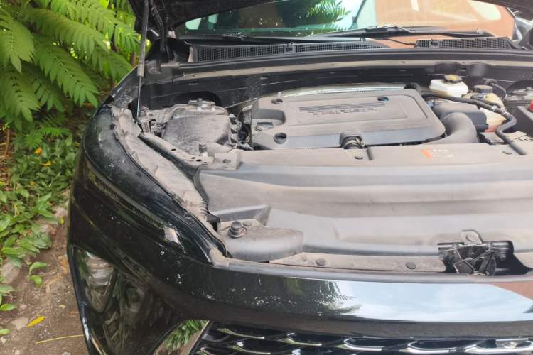 Used Buick Envision 2025 Encore Plus Four-Wheel Drive Avenir Engine Bay Right