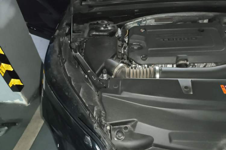 Used Buick Envision 2025 Encore Plus 28T Two-Wheel-Drive Platinum Edition Engine Bay Right