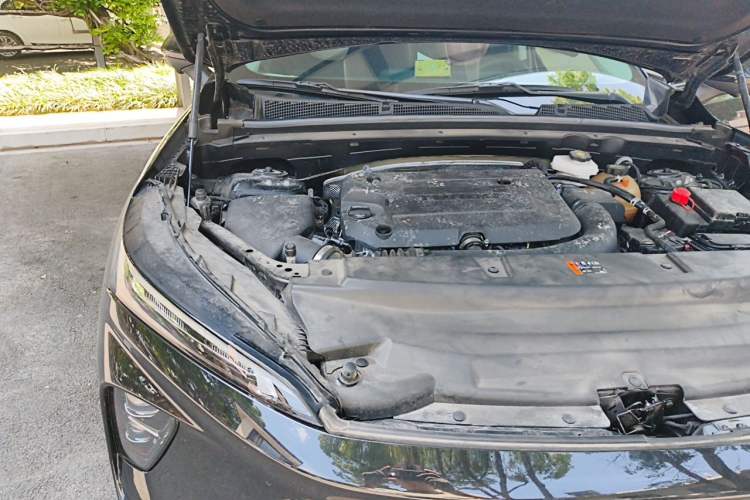 Used Buick Envision 2025 Encore Plus 28T Two-Wheel-Drive Platinum Edition Engine Bay Right
