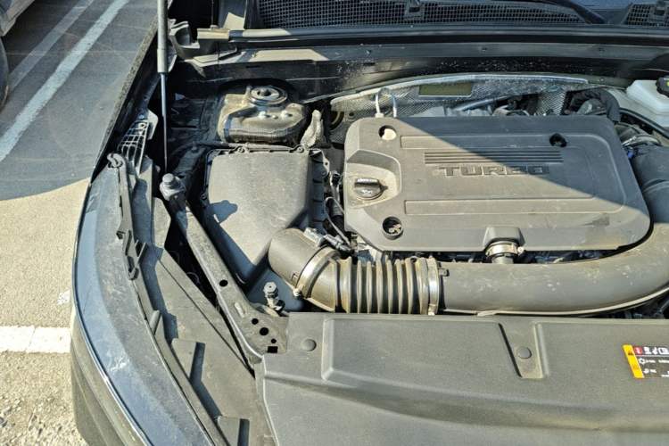 Used Buick Envision 2025 Encore Plus 28T Two-Wheel-Drive Platinum Edition Engine Bay Right