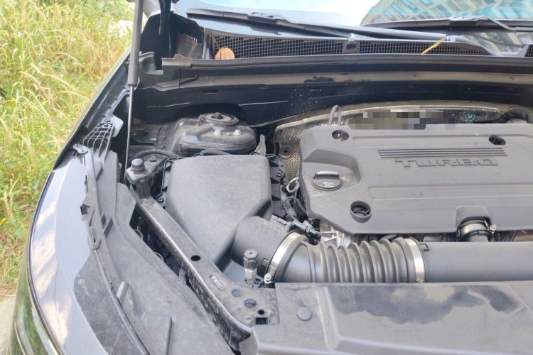 Used Buick Envision 2025 Encore Plus Four-Wheel Drive Avenir Engine Bay Right