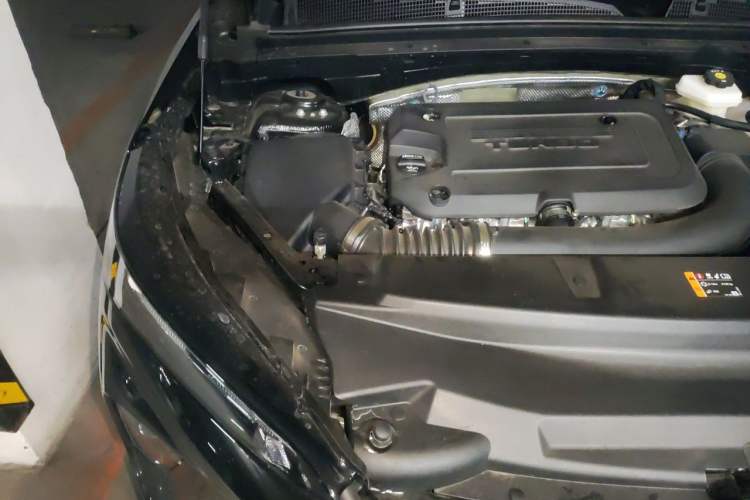 Used Buick Envision 2025 Encore Plus 28T Two-Wheel-Drive Platinum Edition Engine Bay Right