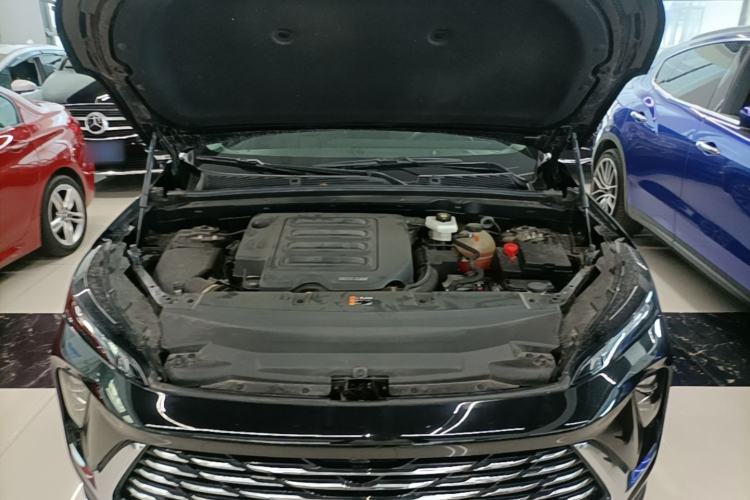 Used Buick Envision 2025 25T Entry-Grade Platinum Edition Engine Bay