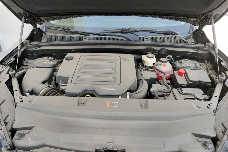 Used Buick Envision 2025 25T Entry-Grade Platinum Edition Engine Bay