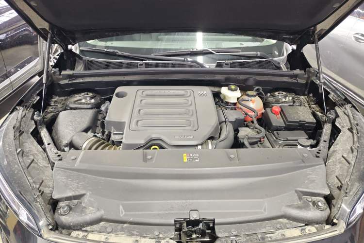 Used Buick Envision 2025 25T Entry-Grade Platinum Edition Engine Bay