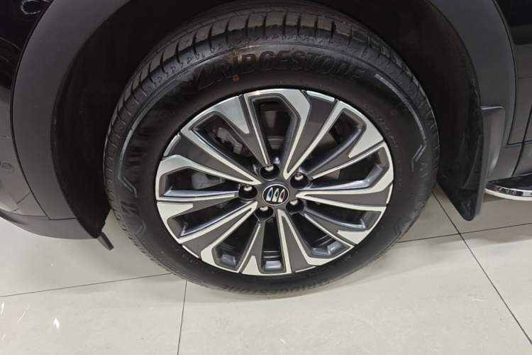 Used Buick Envision 2025 Encore Plus 28T Two-Wheel-Drive Platinum Edition Exterior 4