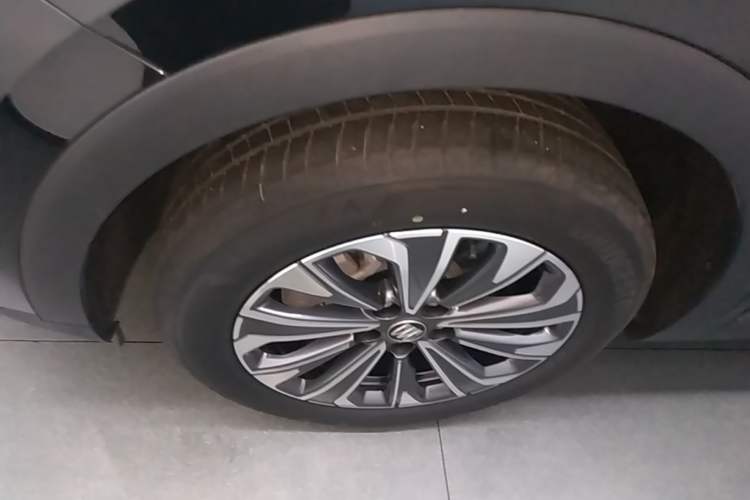 Used Buick Envision 2025 25T Entry-Grade Platinum Edition Exterior 4