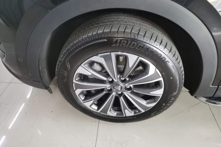 Used Buick Envision 2025 Encore Plus 28T Two-Wheel-Drive Platinum Edition Exterior 4