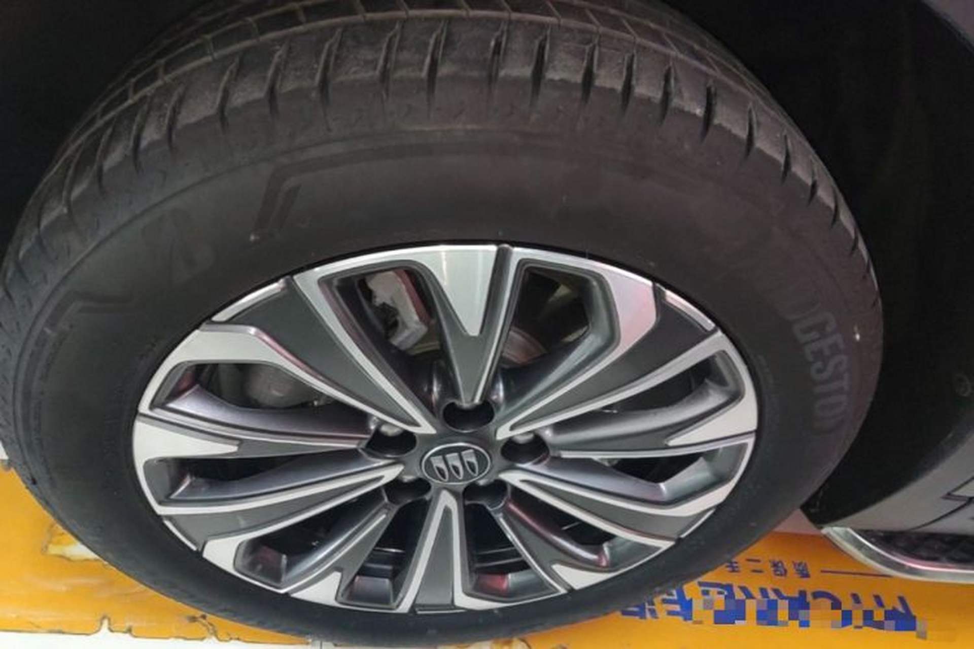 Used Buick Envision 2025 Encore Plus 28T Two-Wheel-Drive Platinum Edition Exterior 4