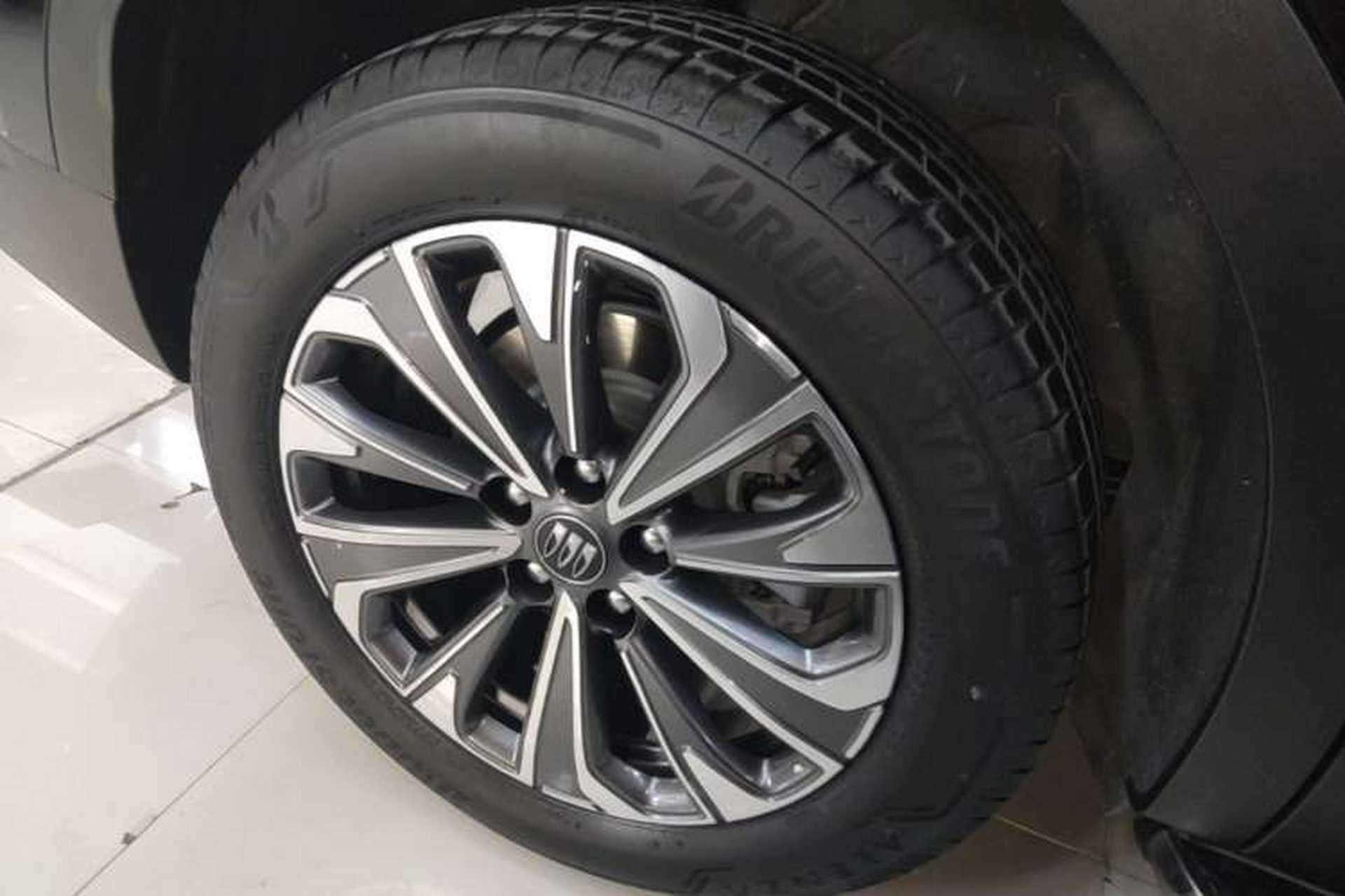 Used Buick Envision 2025 Encore Plus 28T Two-Wheel-Drive Platinum Edition Exterior 5