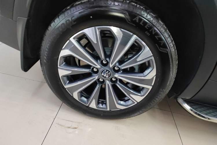 Used Buick Envision 2025 Encore Plus 28T Two-Wheel-Drive Platinum Edition Exterior 5