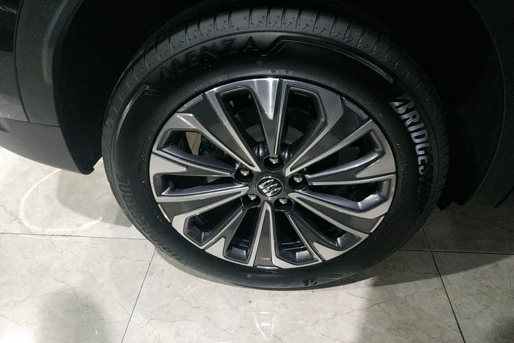 Used Buick Envision 2025 25T Entry-Grade Platinum Edition Exterior 8