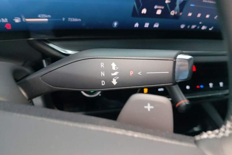 Used Buick Envision 2025 Encore Plus 28T Two-Wheel-Drive Platinum Edition Gear Lever