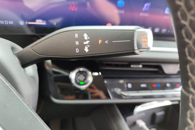 Used Buick Envision 2025 Encore Plus 28T Two-Wheel-Drive Platinum Edition Gear Lever