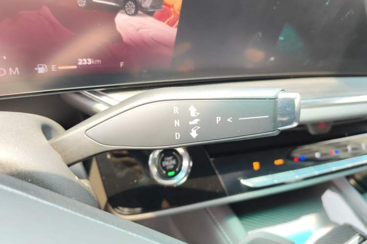 Used Buick Envision 2025 Encore Plus 28T Two-Wheel-Drive Platinum Edition Gear Lever