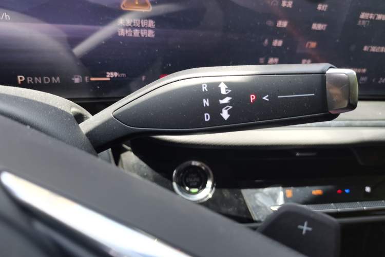 Used Buick Envision 2025 Encore Plus 28T Two-Wheel-Drive Platinum Edition Gear Lever