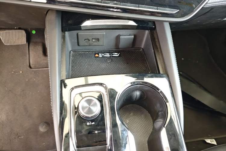 Used Buick Envision 2025 25T Entry-Grade Platinum Edition Gear Lever