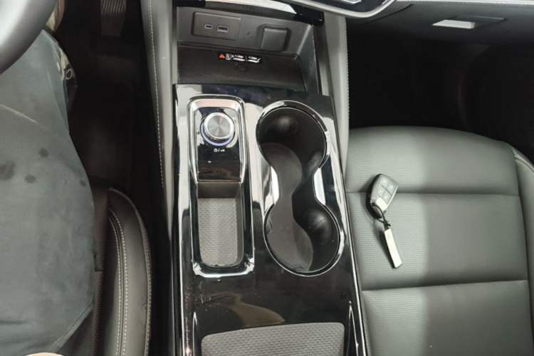 Used Buick Envision 2025 25T Entry-Grade Platinum Edition Gear Lever