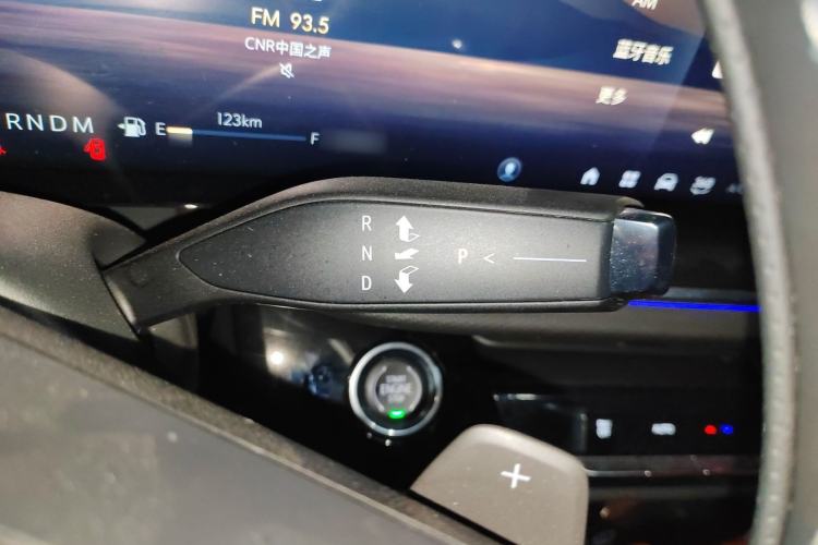 Used Buick Envision 2025 Encore Plus 28T Two-Wheel-Drive Platinum Edition Gear Lever