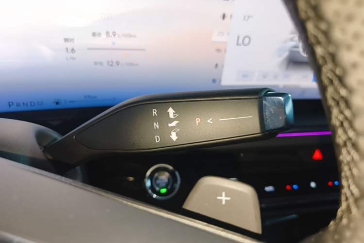 Used Buick Envision 2025 Encore Plus 28T Two-Wheel-Drive Platinum Edition Gear Lever