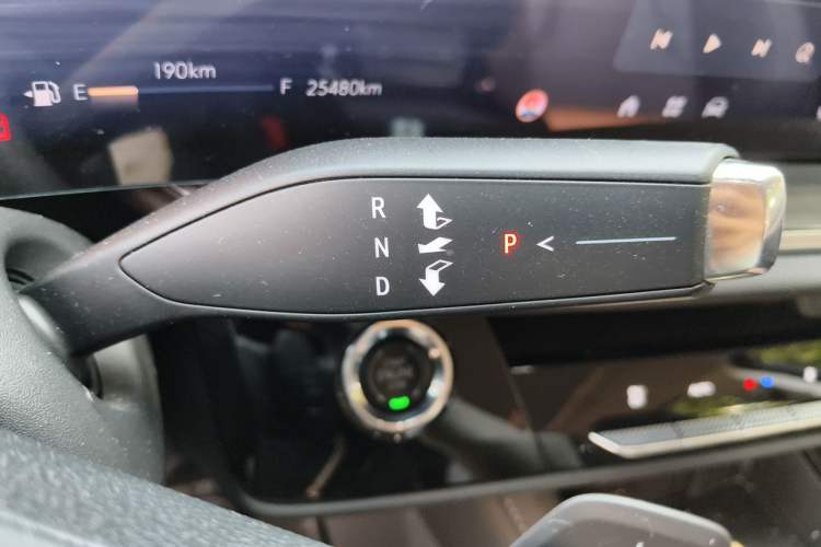 Used Buick Envision 2025 Encore Plus 28T Two-Wheel-Drive Platinum Edition Gear Lever