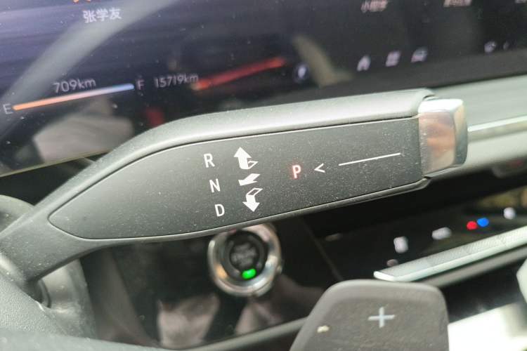 Used Buick Envision 2025 25T Entry-Grade Platinum Edition Gear Lever