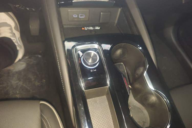 Used Buick Envision 2025 Encore Plus 28T Two-Wheel-Drive Platinum Edition Gear Lever