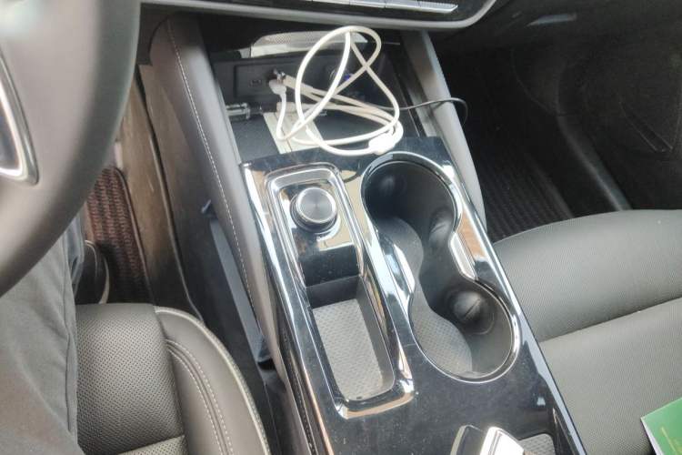 Used Buick Envision 2025 Encore Plus 28T All-Wheel-Drive Platinum Edition Gear Lever
