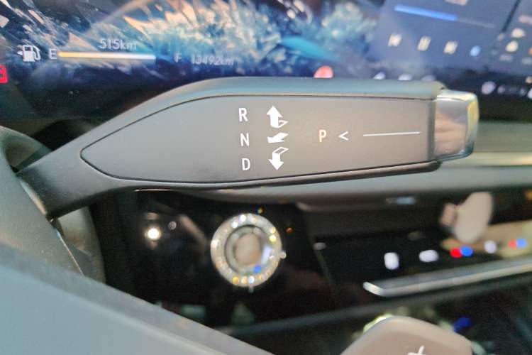 Used Buick Envision 2025 Encore Plus 28T Two-Wheel-Drive Platinum Edition Gear Lever