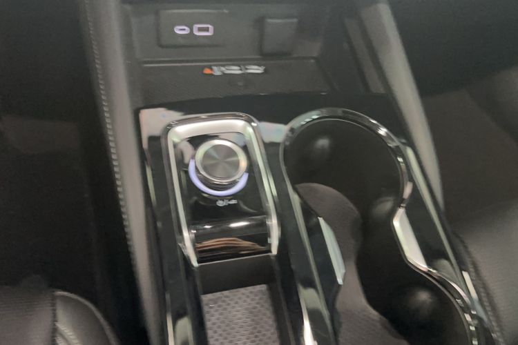 Used Buick Envision 2025 25T Entry-Grade Platinum Edition Gear Lever