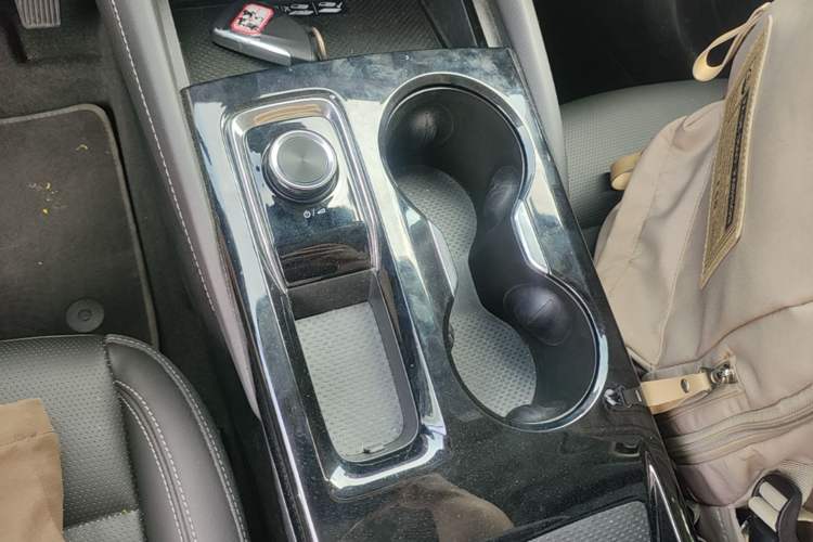Used Buick Envision 2025 25T Entry-Grade Platinum Edition Gear Lever
