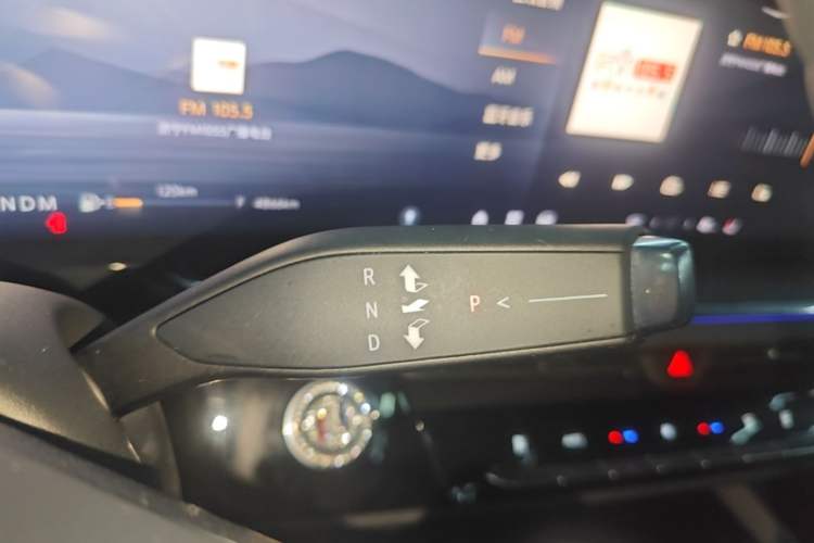 Used Buick Envision 2025 25T Entry-Grade Platinum Edition Gear Lever